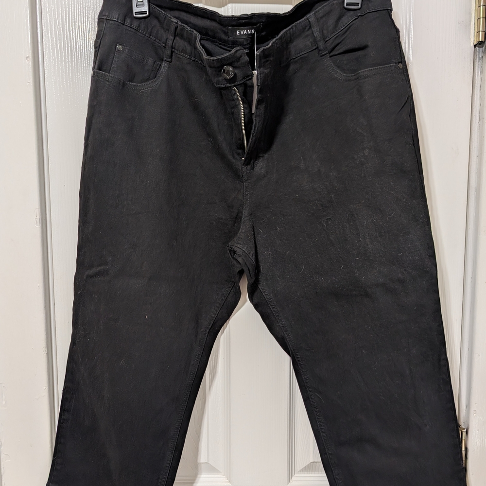 Sleek Black Cropped Ankle Jeans